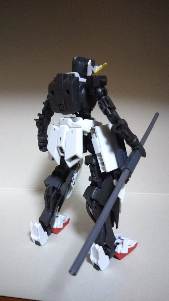 バックショット。本体はウヴァルを左右対称にした物にミキシング、一部スクラッチで製作しています。