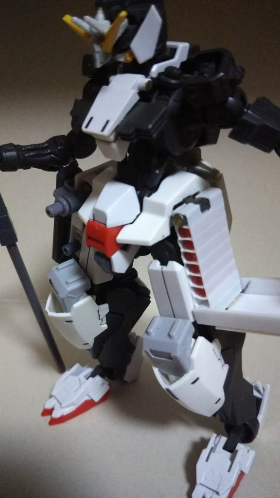 その他武装
ビームバルカン
ビームサーベル
グレネード
スタンガン・ニー
スタンガン・ニー以外は全て腰部に装備。
グレネードは左サイドアーマーに格納、開閉します。