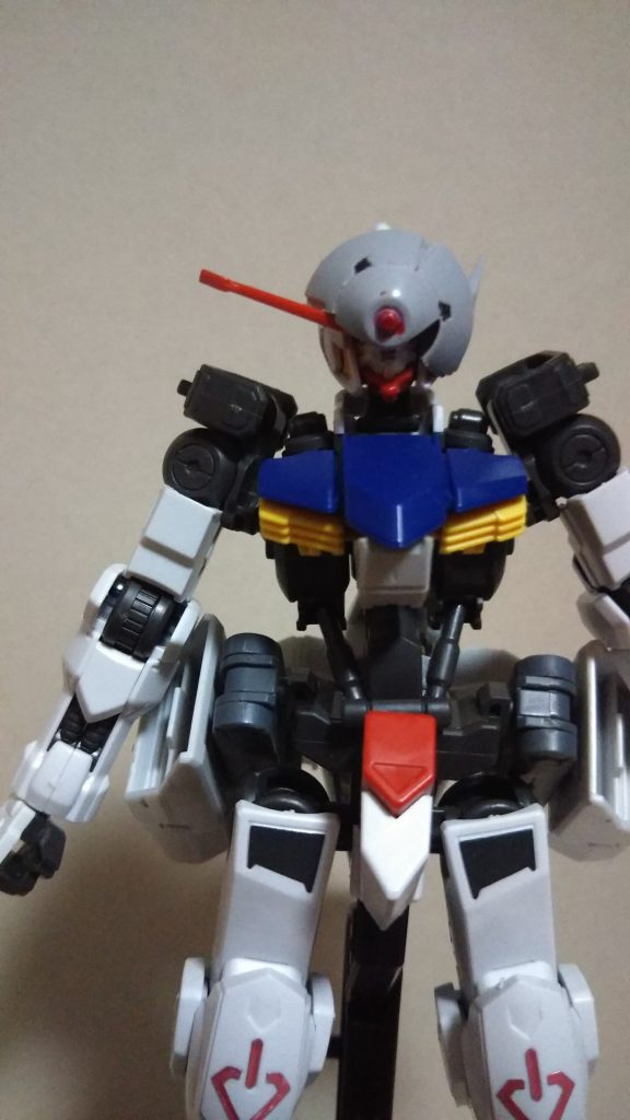 胴体。ホワイトの中央ブロック~側面装甲を取り外し、アスタロトリナシメントの余剰パーツを加工して取付け。ランナー棒は小型ランナーから採ったのが丁度良いです。