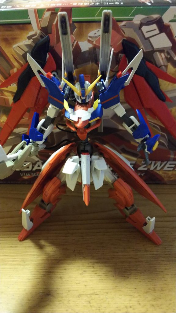 正面。バックパックの翼はRGのディスティニーから。