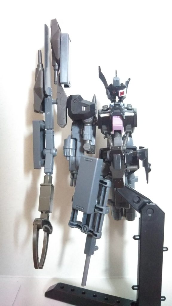 大まかな構想が出来上がった頃。ウヴァル本体はこの数日後に親戚とガンプラ作る時に組むので余っていたパーツ等を使っています。
パチ組み以外の事はこの段階で済ませています。