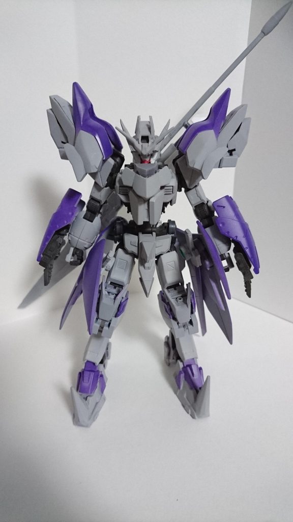 武装
大型ギミックソード✖1
長剣✖２
膝にビームサーベル✖２