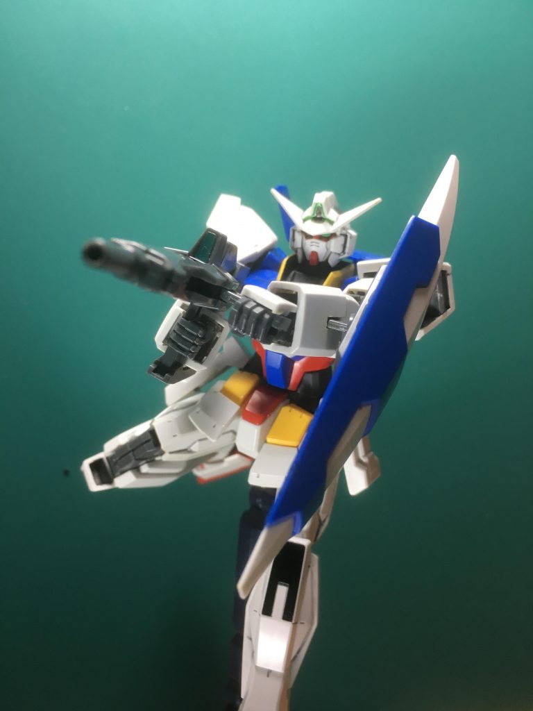 この頃はまだ合わせ目消しもしていなかったので部分塗装オンリーです。デフォルトで肘膝の二重関節、肩の上下可動など、可動範囲はAGP以降のフォーマットにも匹敵する設計ですね。