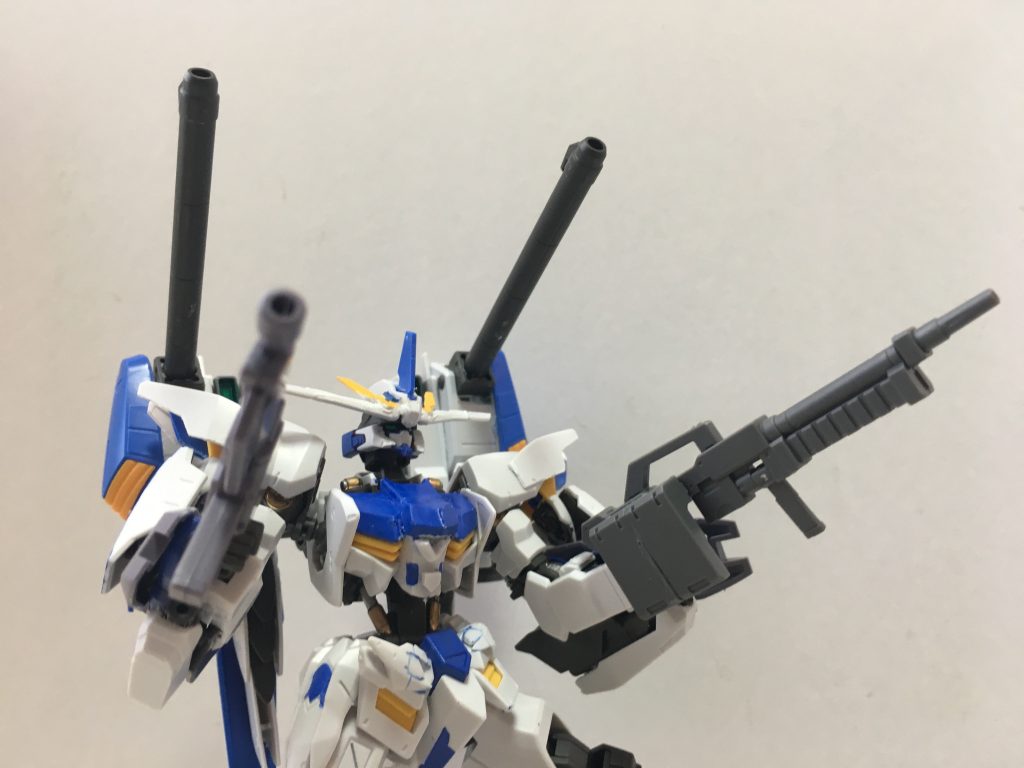 射撃武器は獅電のライフルとグレイズのライフルです
高い機動力で一斉に砲撃を仕掛けます
バックパックのキャノンは長短の違いで弾丸の性質が変化します