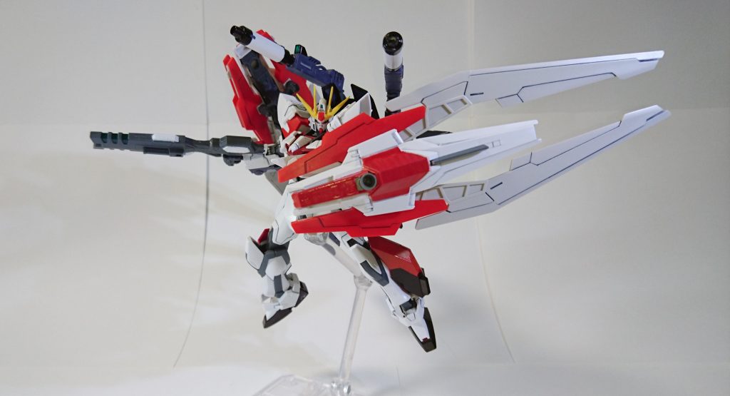 最後までご覧いただきありがとうございました。
ストライクを改造、というよりもシールドバインダーを思いついてからストライクを改造しました。
防御に特化したMSってなかなか少ないのとストライクガンダムの汎用性の高さがマッチしたんじゃないかな、と思っています。
宜しければコメントや評価いただけると大変嬉しいです。
かなり暑くなってきましたが、皆様体調管理には気をつけてガンプラ作りましょう。