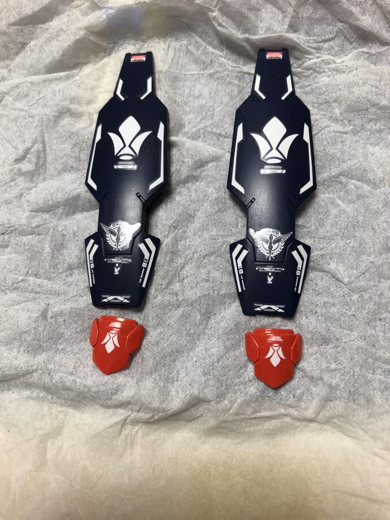 今回はマーキングを堪能。写真はシールドのマーキング。なんとなくデカール貼ってたんですが、気が付けば蜘蛛風のマーキングに。