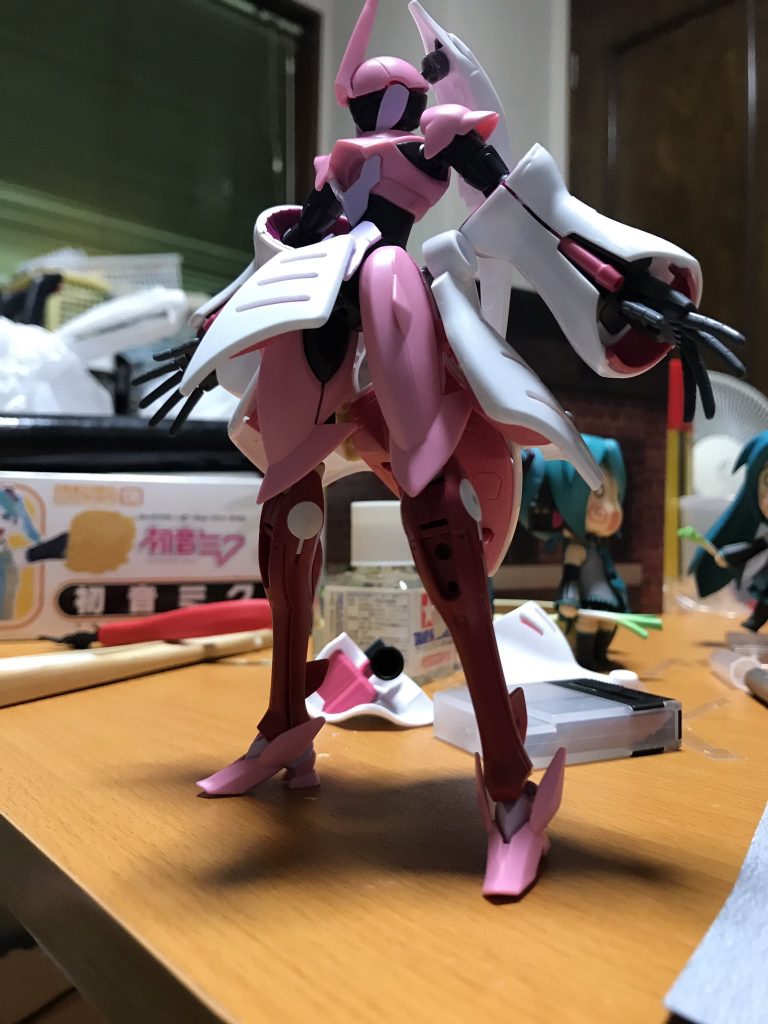 イナクトの足を付けるとスタイルが異常に良くなることに気づき