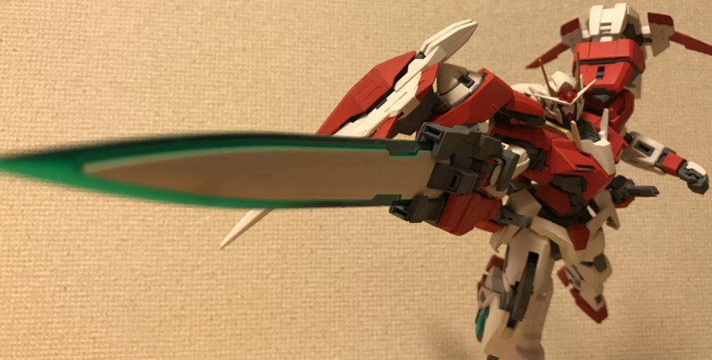 GNソードⅢソードモードの別ポージング
やっぱ剣先を手前に持ってくる方がかっこいい…