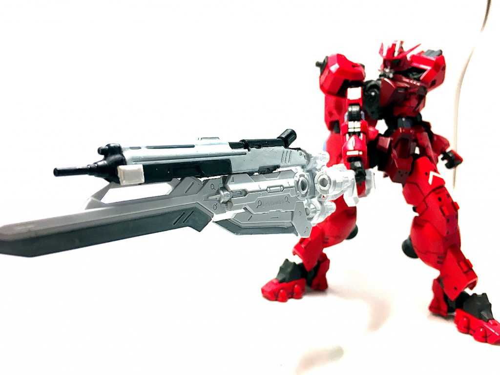 ## プロトカレトヴルッフ
カレトヴルッフを制作するに辺り、プロトタイプとして完成された武器
本体に射撃機能は存在せず、外付けの射撃武器を装着させている。
また、アタッチメントを取り付けるには、専用の器具が必要(取り外すのは器具が無くても可能)