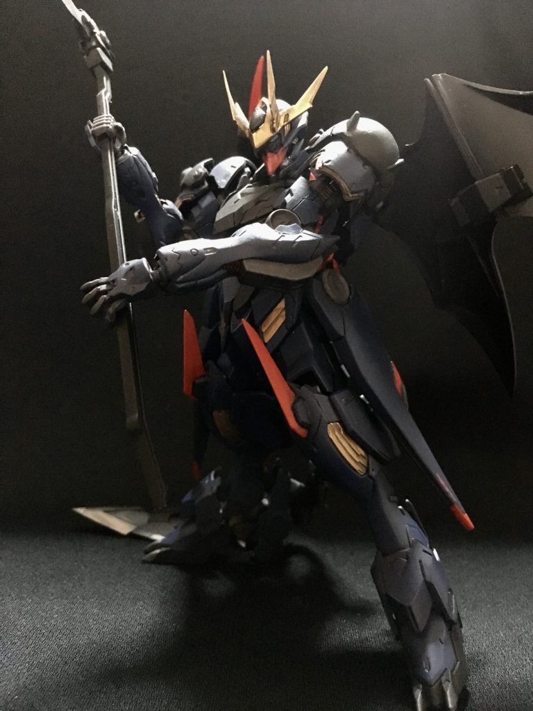 サイスはデスサイズヘルカスタムのモノを加工して、鉄血らしく実体の鎌に。