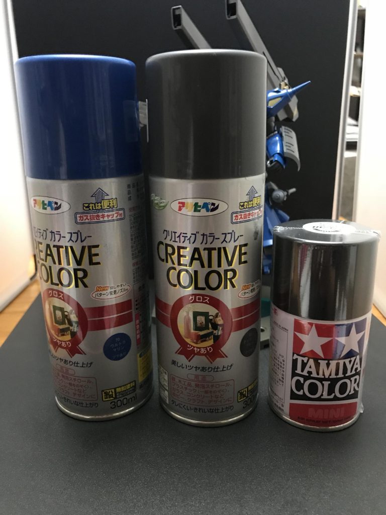缶スプレーで塗装しました。
アサヒペンのクリエイティブカラースプレーのウルトラマリンとチャコールグレーとタミヤのガンメタルを主に使用