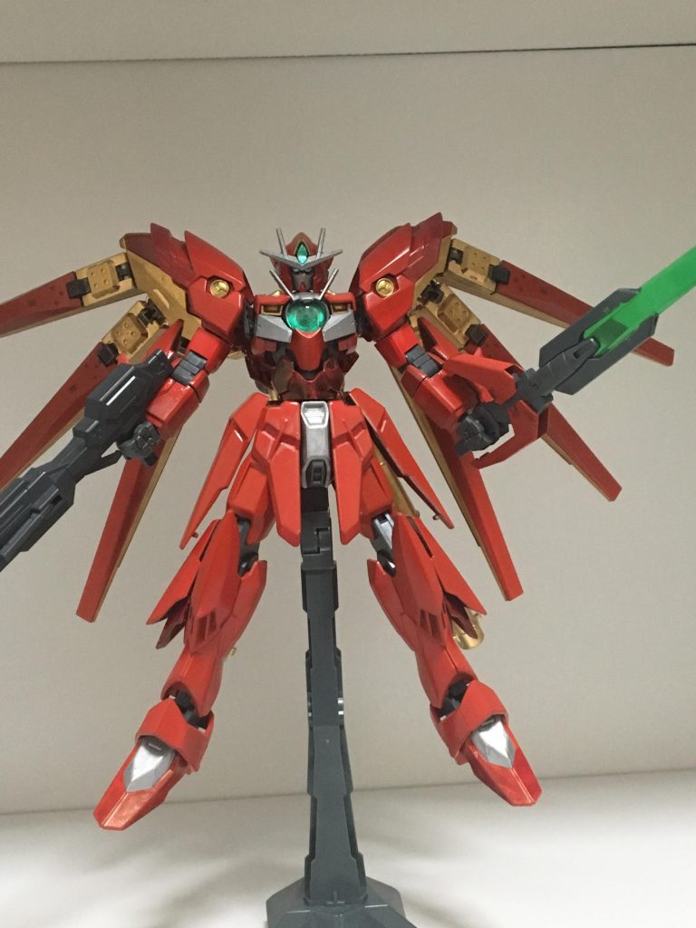 武器はGNソードⅤとビルドストライクの強化ビームライフルがメインでフィンファンネルでオールレンジ攻撃とバリアーが可能。