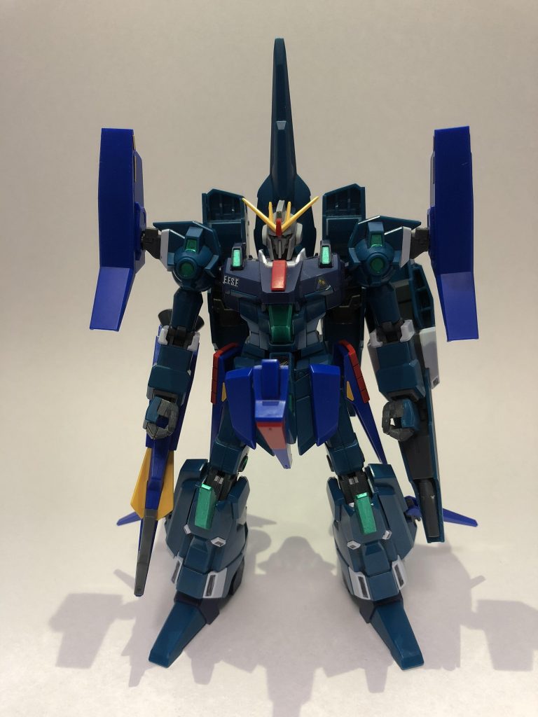 前面。ジャンクになっていた部分塗装のリゼルとZIIのパーツのみを使用しています。