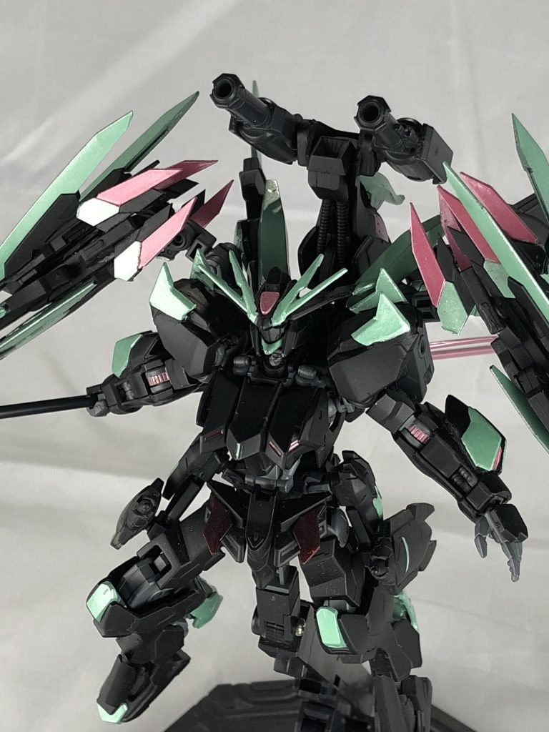 手榴尾弾(しゅりゅうびだん)。背部に装備されている武装でグレネードを放ちます。