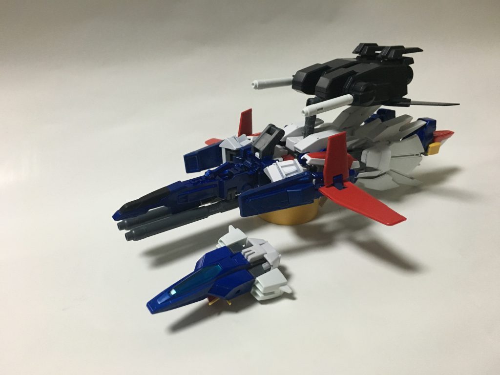 この様にコア・ファイターの分離が可能。写真データがなくなってしまったが、更に上半身と下半身でそれぞれ分離も可能。