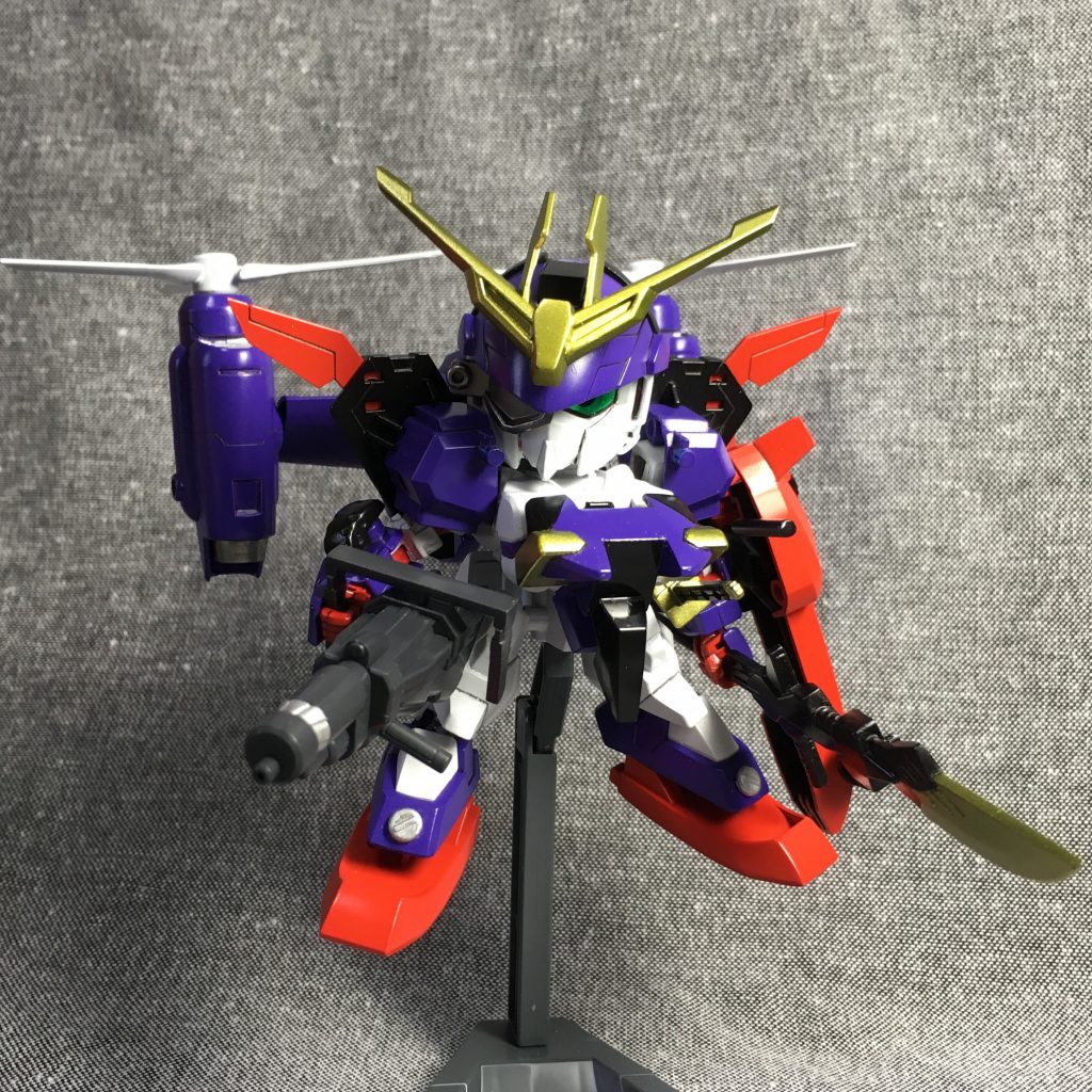 各部先端をシャープに削り込みました。
ヘリコプターのような異形のフォルムを持った武者が斬新で面白いものになったかなと思います。
バイオレットの本体色と赤い関節が「悪」っぽさを醸し出していると思います。