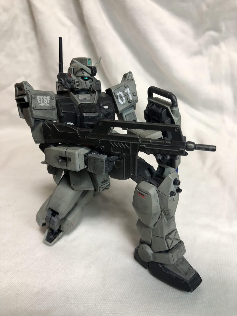 試作兵装のアサルトライフルを装備。