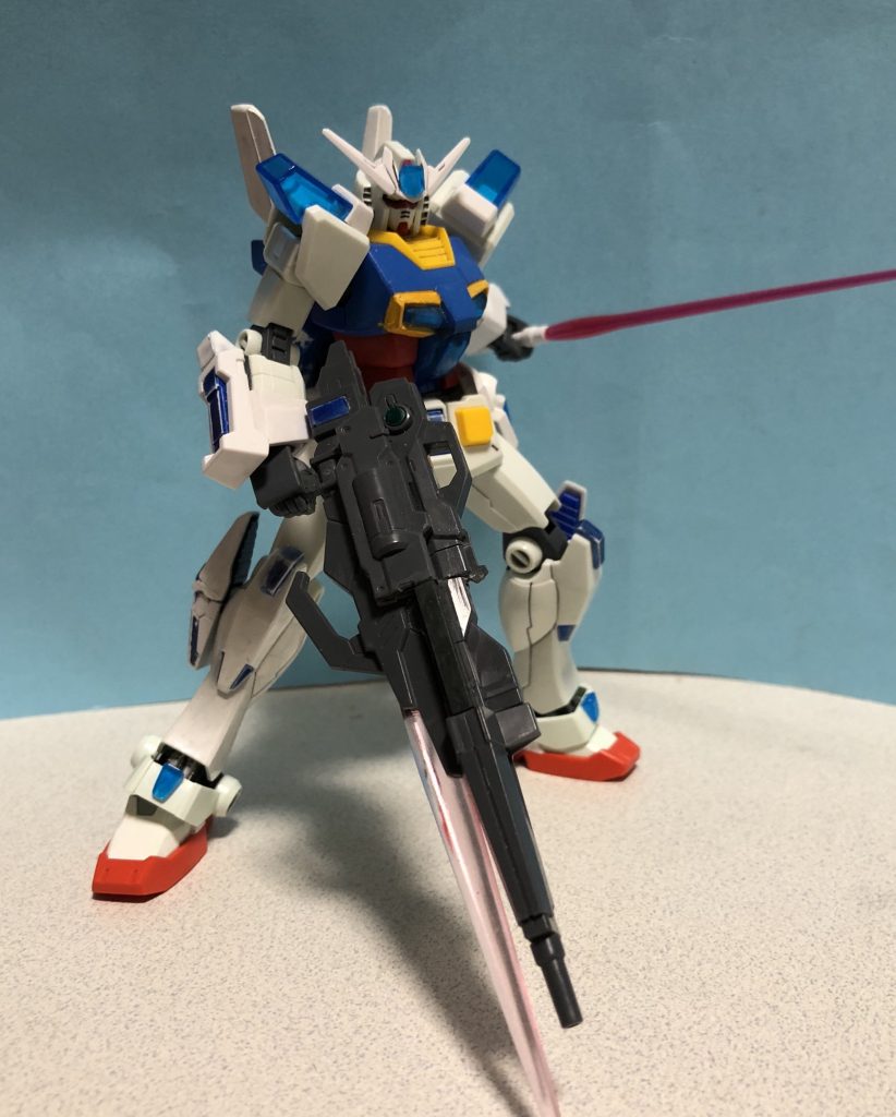 アドヴァンスド・ビームライフルにはビームサーベル発振機能も。
通常のビームサーベルは腰の両サイドにマウントされている。