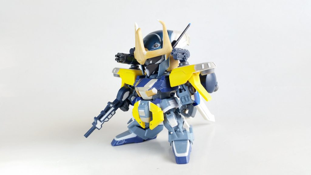 BB戦士デルタプラスをベースに百鬼丸、元祖SD百式改のジャンクパーツをパテやプラ板等で形状変更し組み合わせました。