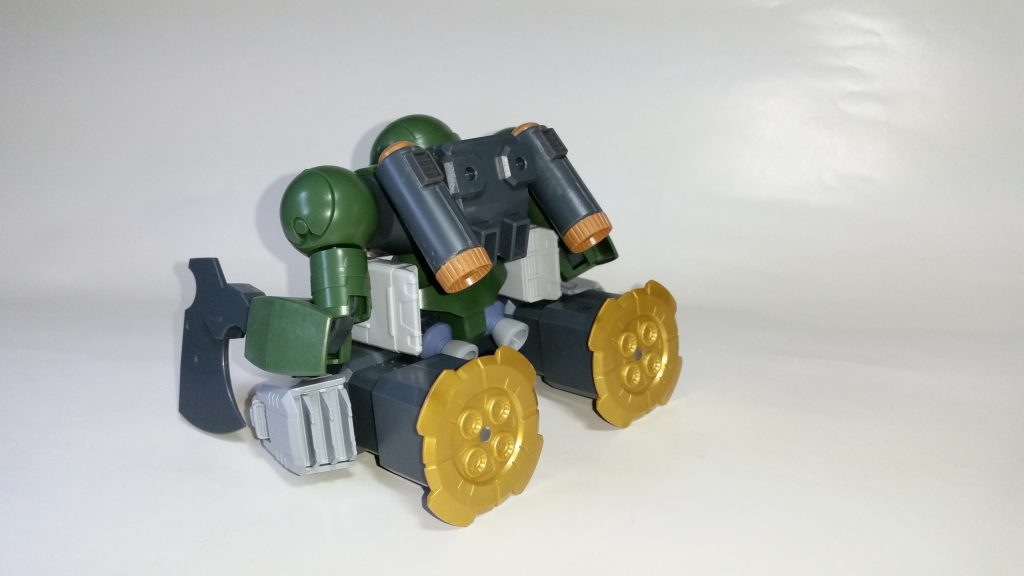 下半身ブースター部はモックアーミーセットのハンマーに祭ウェポンやビルダーズパーツ、ダブルオーのGNドライヴ等を付けて出来ています。