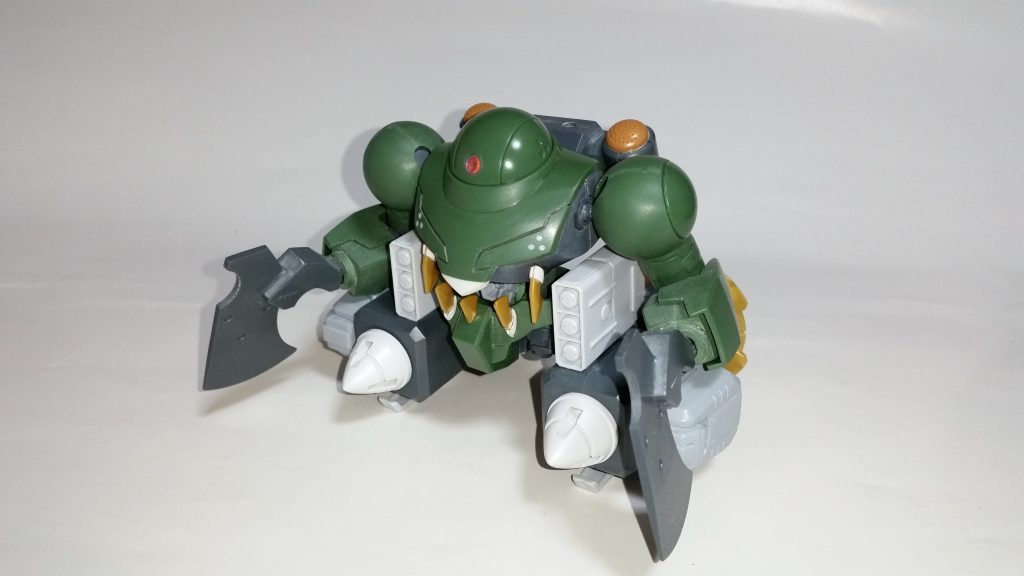 腕部の武器はモックアーミーセットの斧。