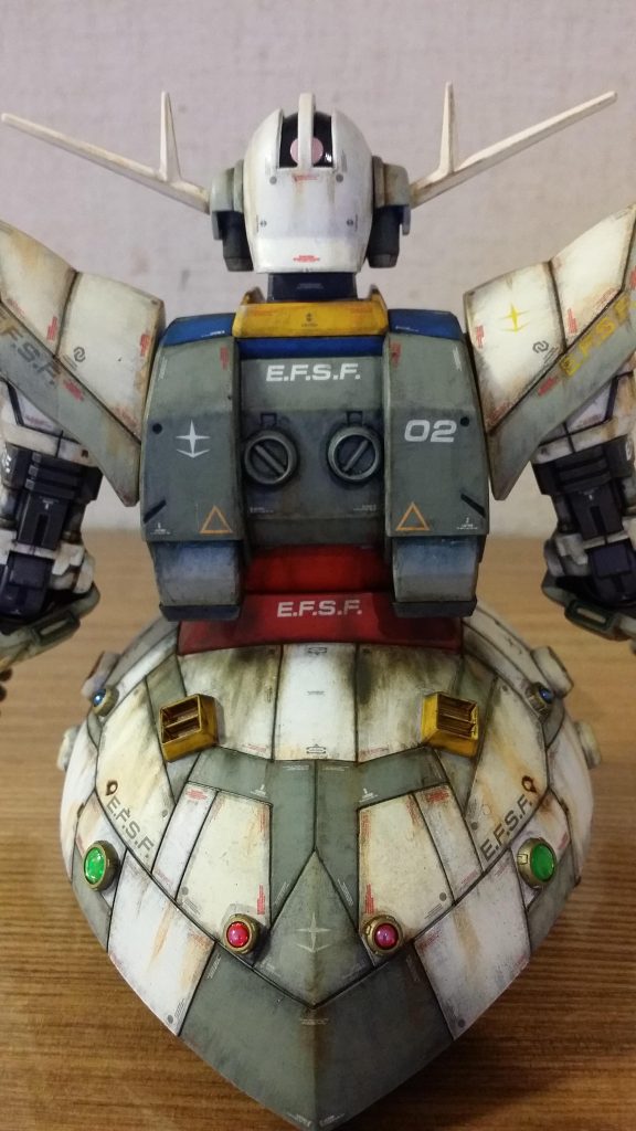 スカートが寂しかったので謎センサー的な何かを追加しました。塗装はほとんど缶スプレーです。