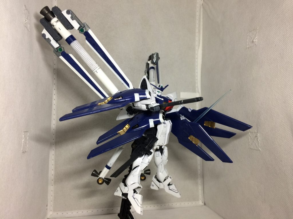 翼が三対だからSeraphim!
2011年の地震で壊れたG-Saviourから部品を取っているので二体分、
という意味でもSeraphではなくSeraphim！