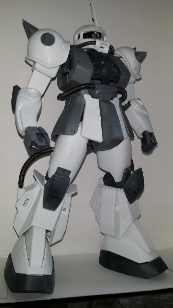 両肩スパイクとハンドはお助けパーツです。主な合わせ目消しとゲート＆ヒケ処理完了。