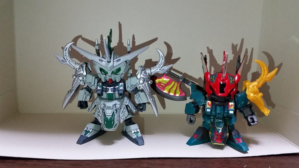 元キットと比較。パッと見は別物に見えますが、よく見ると各パーツが共通してます。