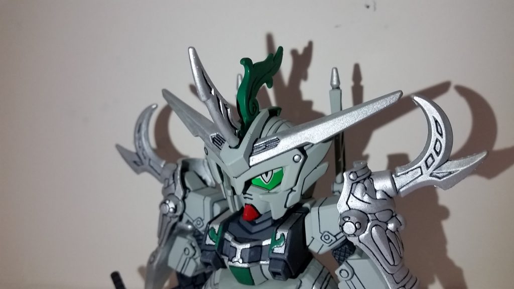 顔。周倉はもと山賊ということで、三白眼にしています。