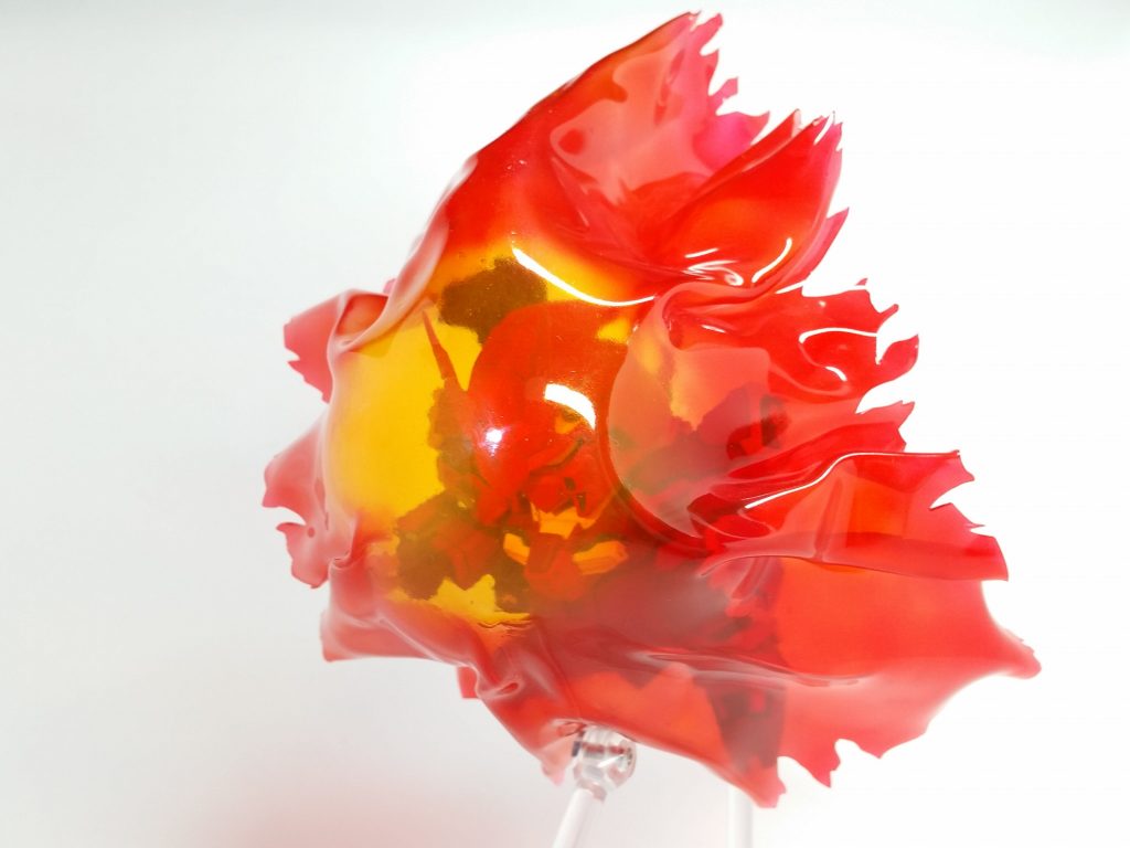 超戦士ガンダム野郎のレッドウォーリア改と同様にマグマアタックを使えるという設定の為、炎エフェクトを下敷きを炙って製作しました。