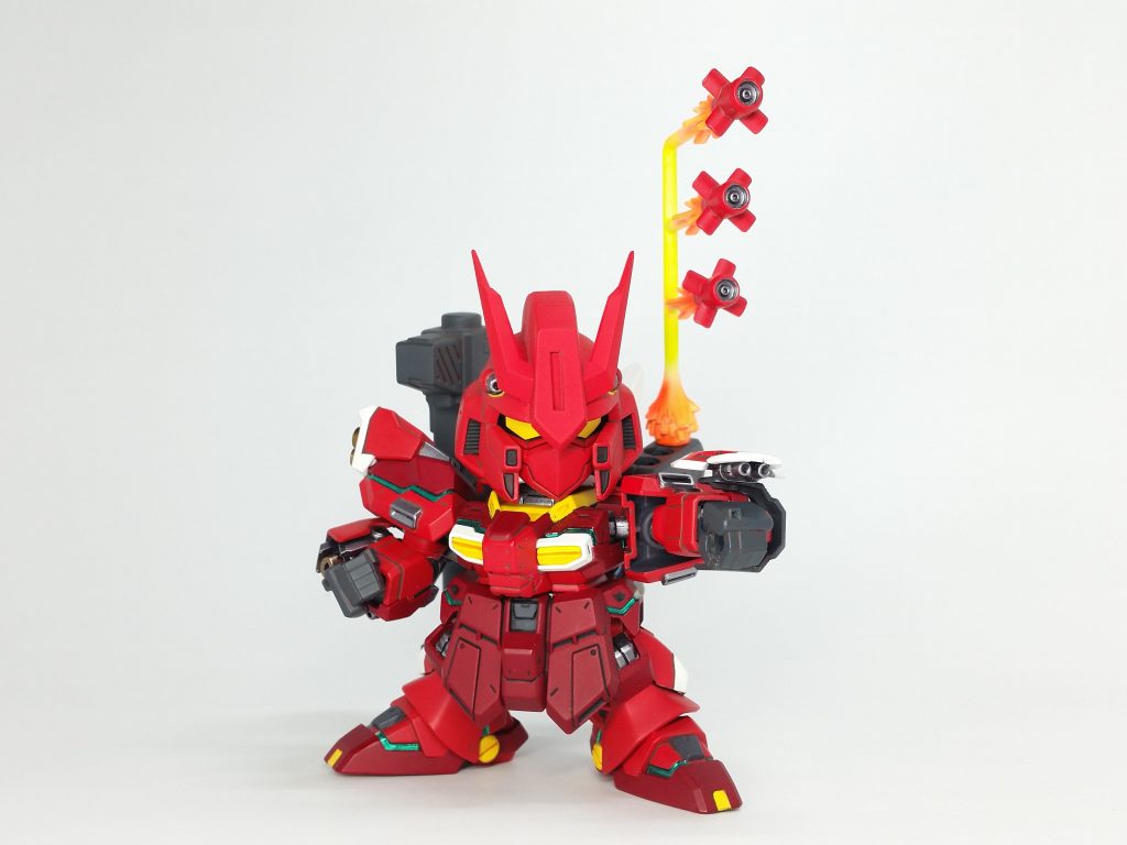 バックパックにはオプション装備のファンネルコンテナが付けられます