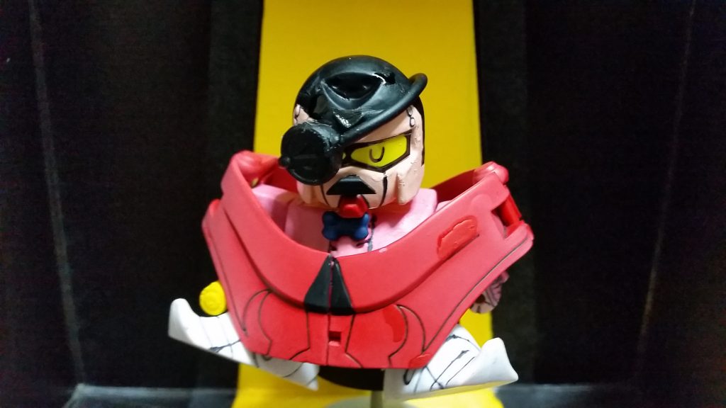 椅子に座らせることも可能です。「皆さん、SDガンダムとんとん相撲という競技はご存じでしょうか？」