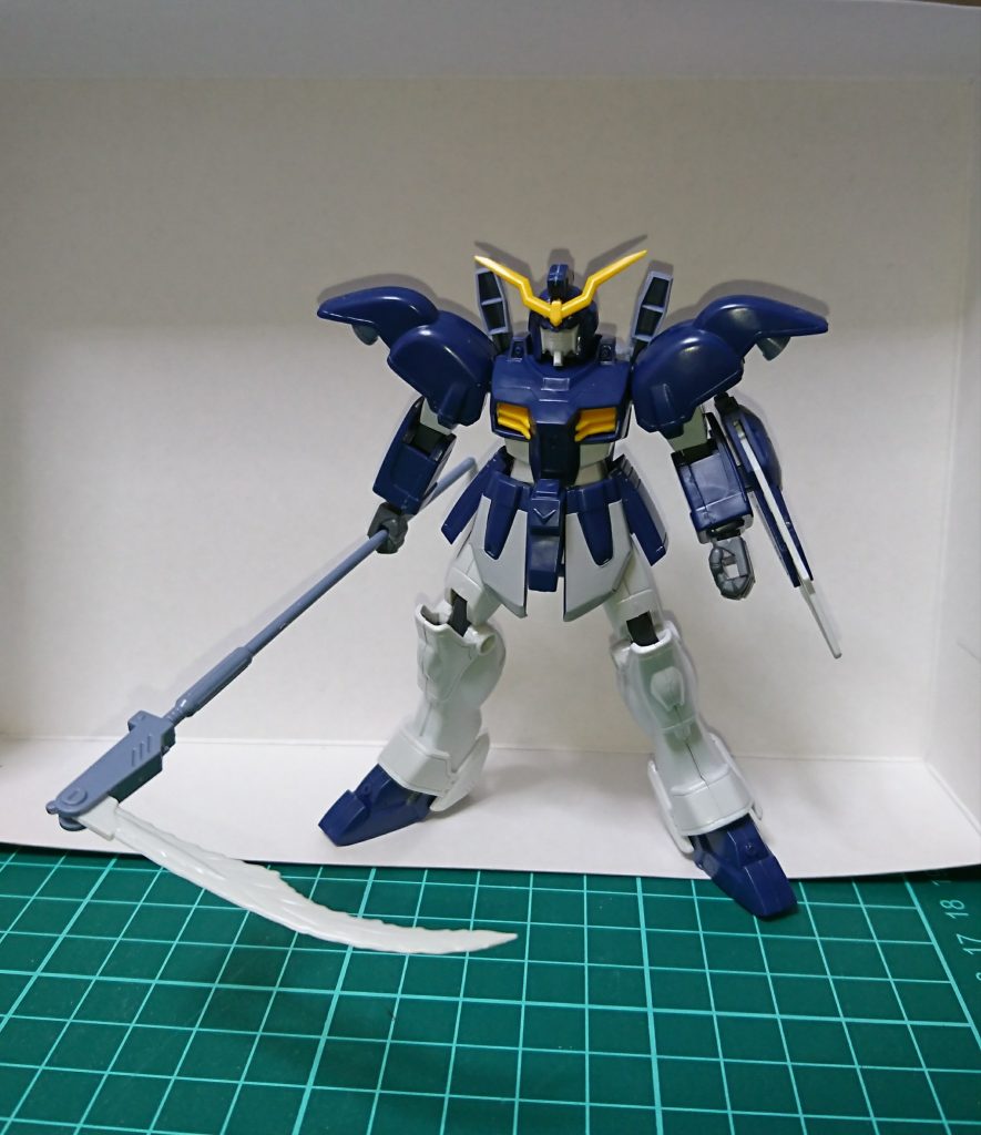 塗装前の状態
ここから水性カラーやガンダムマーカーの筆塗りを行いました
膝関節位はEWの物を使おうかなと思いましたが当時のテイストを失いたくなかったので流用やミキシングはしないで製作しました