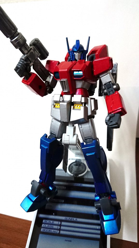 HGBFガンダムアメイジングレッドウォーリアをコンボイ風にアレンジしてみています。