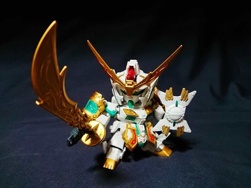 龍帝ユニコーン 覚醒モード
扇子龍楯(ファンネルシールド)と閃光双龍刀(ビームマグナム龍刀)を手に戦う。