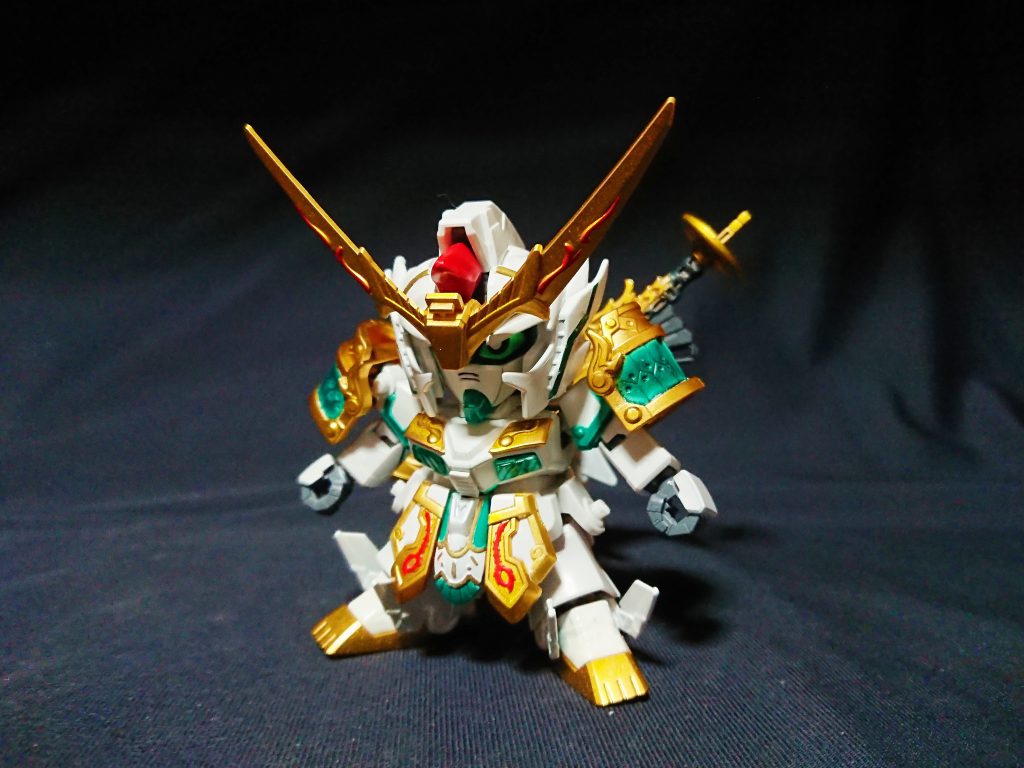 通常形態。
使用したキットの都合上、覚醒状態がデフォとなります。
腕があればマスクを閉じた状態も再現したかったのですが、下手にいじって失敗するより何かを捨てて良いものを作る方向で制作しました。