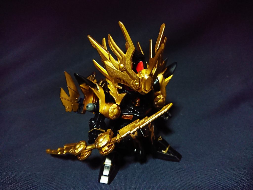 龍帝ときたら虎暁がいなければ!と、想像から広がった三候の一人です。
バンシィらしさを出すために特に角に悩みました。
9本のアンテナは武者や三国伝にあったか?と資料本やキットを眺めていくうちに、麒麟を模した姜維F91にたどり着きました。