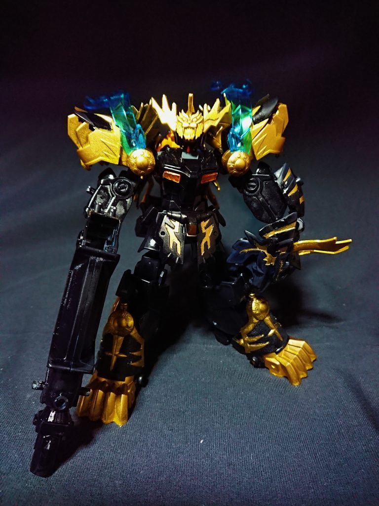 巨神体でも白石が有能。
ファーストガンダム大将軍や徳川家康頑駄無のリアル体型が実質HGと同サイズなので、頭部がSDじゃなければ龍帝巨神体や他のHGと並べてもまったく違和感が無いよう制作しました。
ちなみにバンシィ&バンシィノルンの両機のいいとこ取りです。