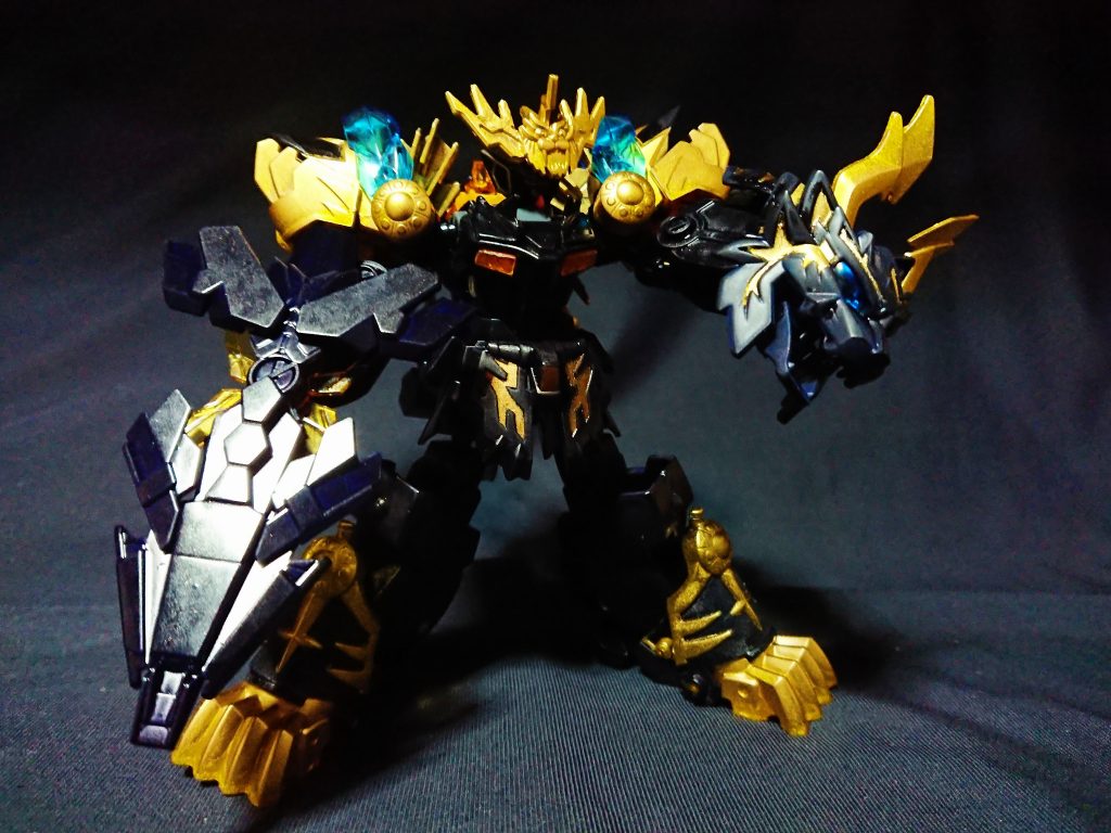 虎暁バンシィ 巨神体形態
神になった虎暁はこの姿で蚩尤と戦った。
両腕の虎手甲(アームドアーマー)という武器を持つ。
虎燐魄の頭部は大型の爪(VN)、胴体は射撃武器(BS)となる。