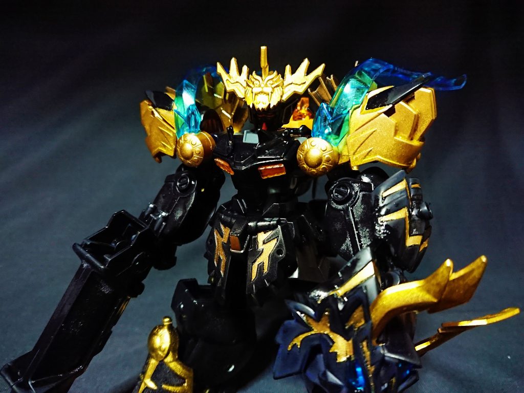 バンシィの巨神体は難産でした。
龍帝との差別化をするため、頭と胴体以外はスターウイニングを使わない方向で決めたためパーツ選びに悩みました。
いかに白石を使うかが重要な制作でした。
もちろん余剰無しで組み上げることが可能。