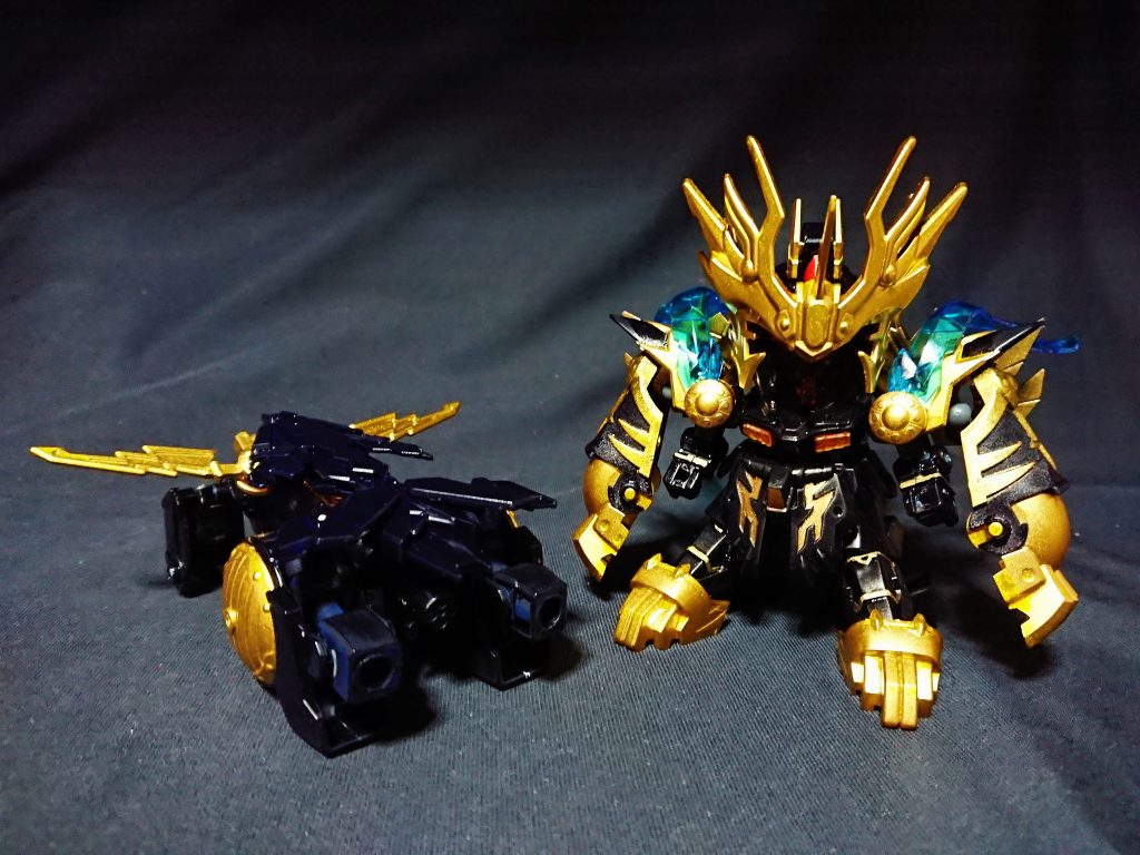 虎大帝時は虎燐魄の一部が余ることになるが、元々の白石の体部分が大砲ということもあり雷刀弓と組み合わせ大型の孥に見立てました。
尾は股下に、虎の頭は背中に背負っています。
極力余剰は出さない方向で。