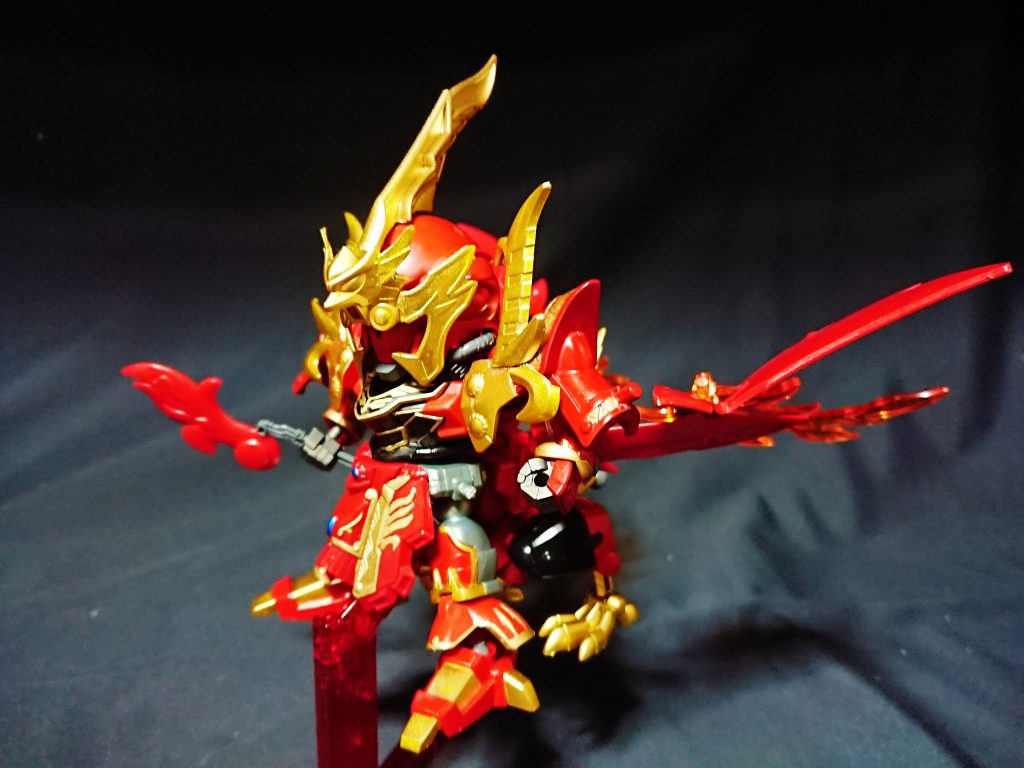 雀瞬シナンジュ 雀大帝形態
雀瞬が鳳熾魂を装備した姿。
四つ足の神獣を模した姿は場所や姿勢を問わず安定した動きが可能。
光炎斧は大型の光炎大薙刀となるが、その様は鈍器のような形状をしている。