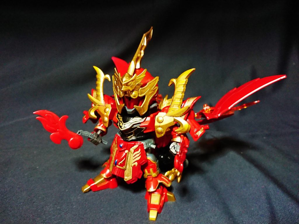 雀大帝は龍大帝同様に背部に背負う仕様。
サイドから見ると翼の生えたケンタウルス状態で、予想よりまとまりのよいデザインになったかも。