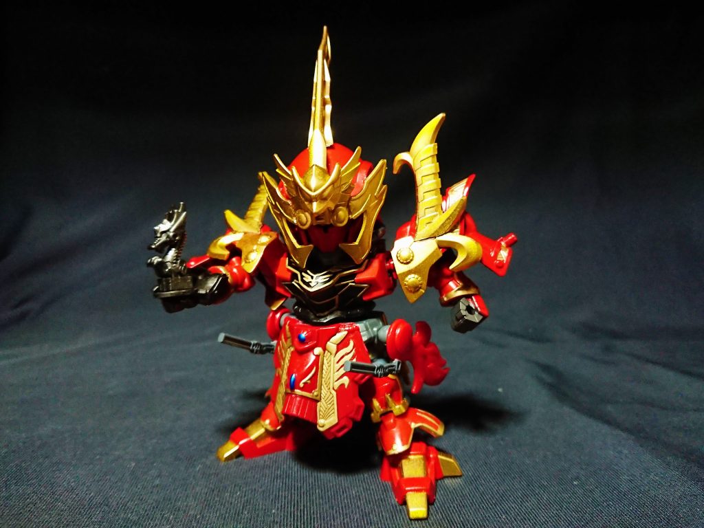 雀瞬シナンジュ 
駆ける速さは周囲に炎が巻き起こるほど。
武器は二挺の光炎斧(ビームアックス)で敵を焼き斬る。
まだ若い龍帝と虎暁をまとめる三候のリーダー格となる。