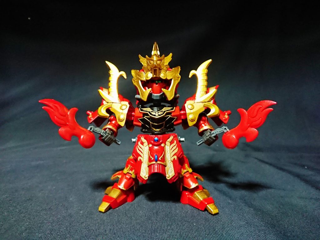 演者がシナンジュだけに悪そうに見えるのは気のせい。
前二体に続き想像から広がった機体です。
ギミックに一番難航するかなと思ったけど、組み上げるうちにパーツががっちりはまっていき順調に制作できました。