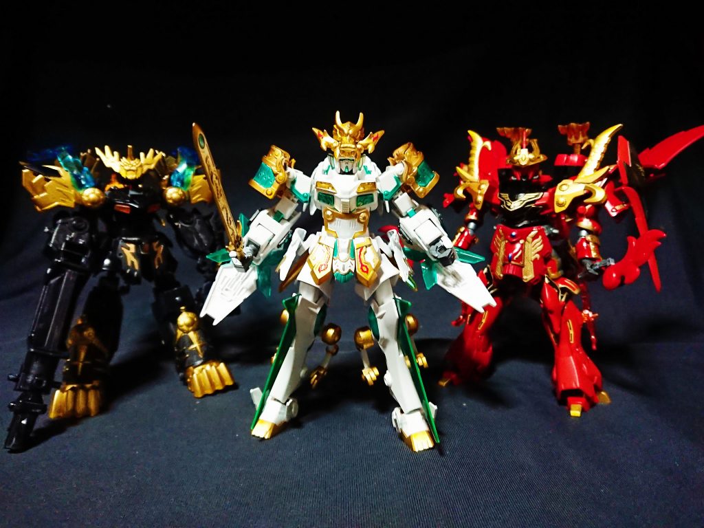 巨神体3体の頭身はほぼ同じ。
腰より上ぐらい、腹のあたりが武義の頭身になります。
武器も被りなく龍帝は刀&大剣、虎暁は銃&拳、雀瞬は斧&薙刀、武義は槍&鞭とバランスよく再現できました。