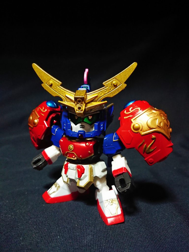 巨神象 金剛夜迦を守護する洞元帥の1人。
ナックルについた虎の意匠は西方の守護(白虎)を意味する。
必殺技は肩鎧で敵からの攻撃を防ぎダメージを蓄積し、その後に腕にはめ闘気を放つ 豪熱連擊拳 のカウンター技となる。
武者真紅主の遠い子孫で、蚩尤決戦後に孟獲の命により孔明の記をマゼラン大陸に伝えた。