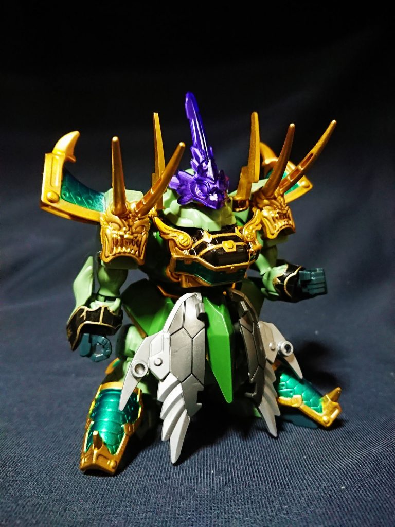 バインダーを外した状態でも肩鎧があるため、下半身の体型に上半身が負けないようにしています。
割愛していますがBBクシャトリヤのオリジナル形態のスコーピオンモードに変形させた武蝗璧が、三候の神器同様の扱いの玄武設定としています。