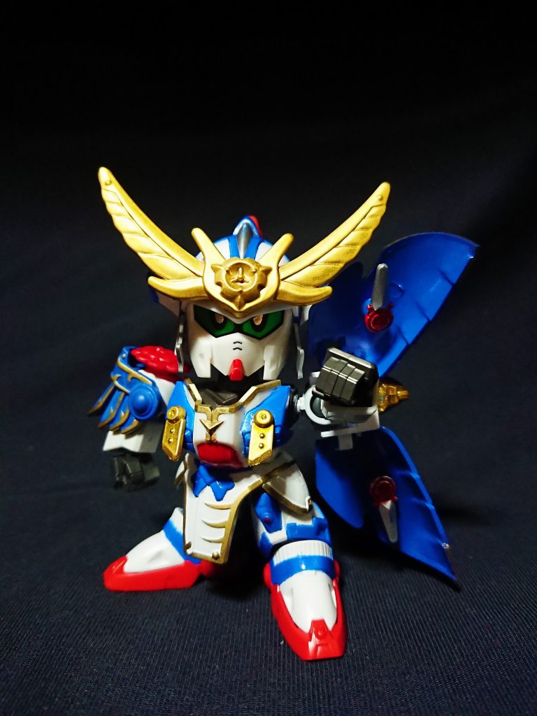 特徴のあるバイコルヌ形の頭部やマント形シールドは三国伝キャラにいないため、鷺主のパーツをそのまま使用することに。
他の部分はガンダムローズの各部に似たパーツが多かったので、クセの強い見た目もなんとか再現できたかと。
